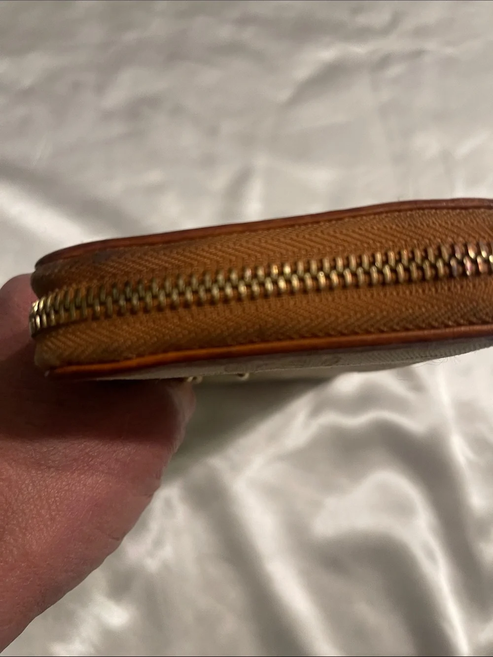 Michael Kors Tan Beige Signature Zip Wallet with Gold Plaque - Picture 5 of 9